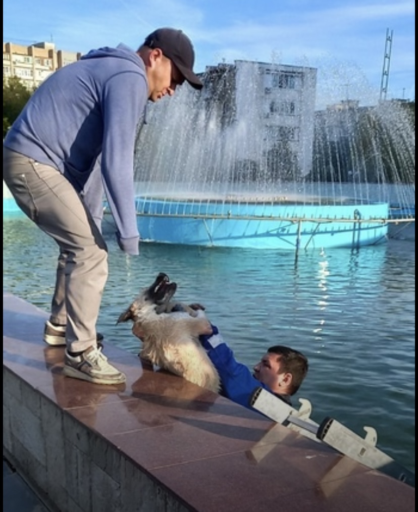 Спасли собаку в Астрахани 