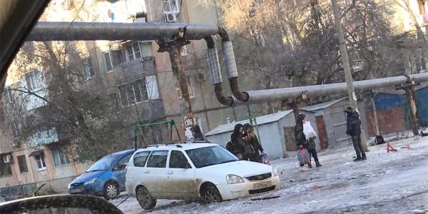 В Астрахани продолжается ликвидация порывов труб водоснабжения