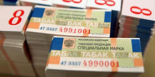 Не больше 10 пачек сигарет без акцизной марки может быть при себе у россиянина, когда он передвигается по стране.