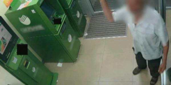 Пьяный астраханец с кирпичом напал на банкомат 