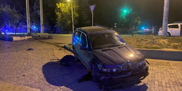 В Астрахани водитель «BMW» с кучей неоплаченных штрафов насмерть сбил женщину