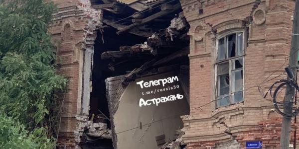 В Астрахани обрушилось здание в центре города