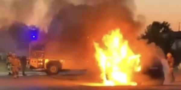 В Астрахани вечером сгорел автомобиль