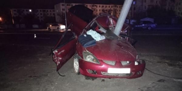 В Астрахани на улице Бориса Алексеева в страшной аварии погиб молодой водитель автомобиля