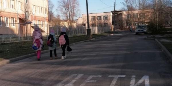 В Астраханской области детям на дороге угрожала опасность