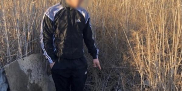 Полицейские задержали молодых астраханцев, похищающих канализационных люки