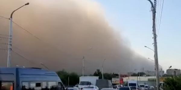 Астраханскую область снова могут накрыть мощные пыльные бури