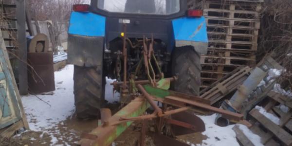 В Астраханской области мужчина решил отомстить бывшему мужу своей жены и испортил его трактор