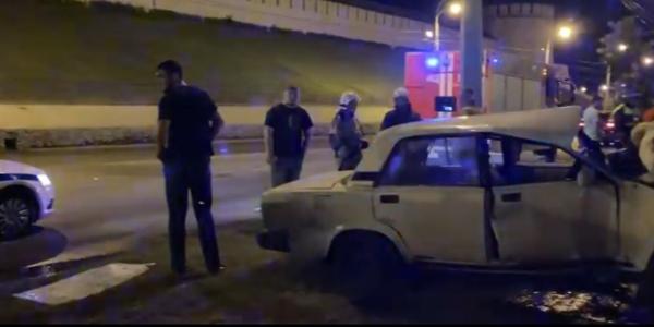 В Астрахани кадры жёсткой аварии попали на камеру очевидцев
