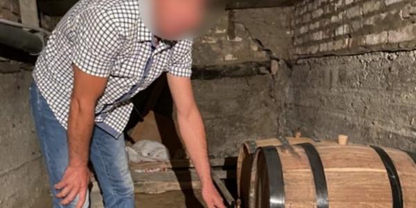 Астраханец, укравший 40 литров самогона и мотоблок, задержан полицейскими