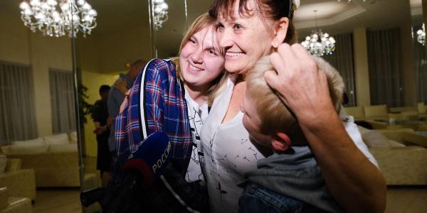 В Астрахани приёмные семьи приняли детей-сирот из Донбасса