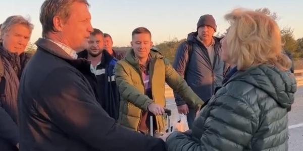 Десять пленённых киевским режимом астраханских моряков возвращаются домой
