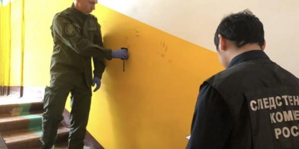 В Астрахани осудят мужчину, избившего соседку и выкинувшего её с лестницы