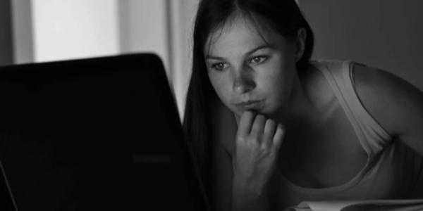 В Астрахани на имя сдавшей в ремонт компьютер женщины оформили три микрокредита