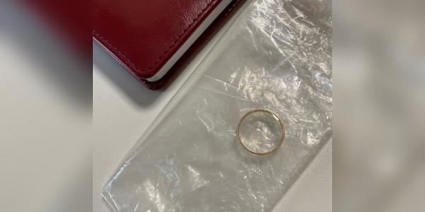 В Астрахани нерадивый сын украл золотое кольцо у отца и сдал его в ломбард