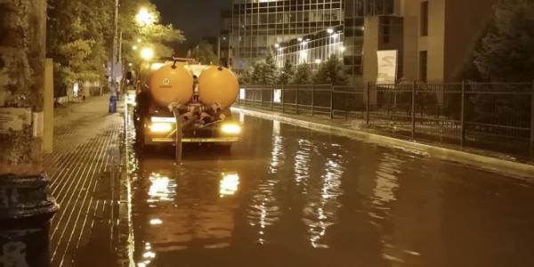 В Астрахани откачали 408 кубометров воды с городских улиц
