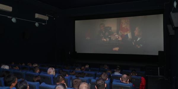 Астраханцы увидели фильм «Пункт пропуска. Офицерская история» и пообщались с его режиссером 