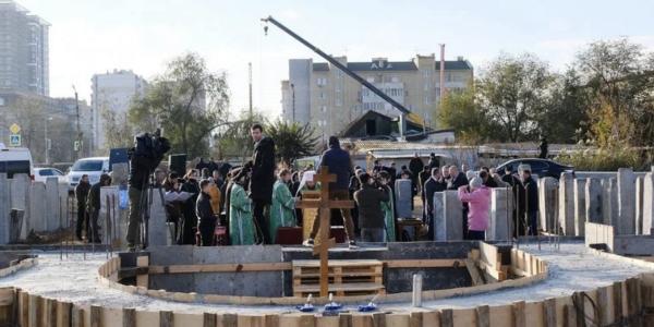 В Астрахани провели чин закладки нового православного храма Александра Невского