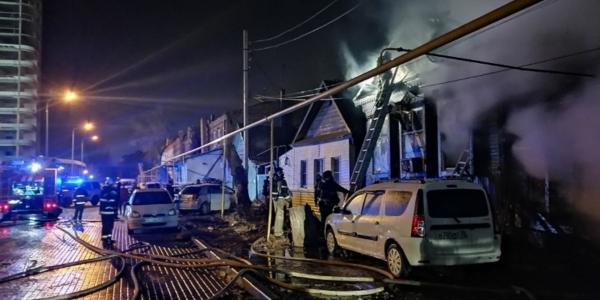 В Астрахани МЧС опубликовало видео крупного пожара на улице Бабефа