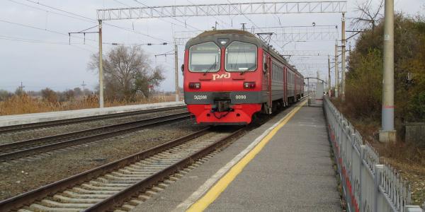 В Астраханской области пригородные поезда перешли на новый график движения