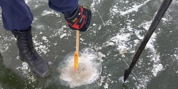 Спасатели измерили толщину льда на водоёмах Астрахани
