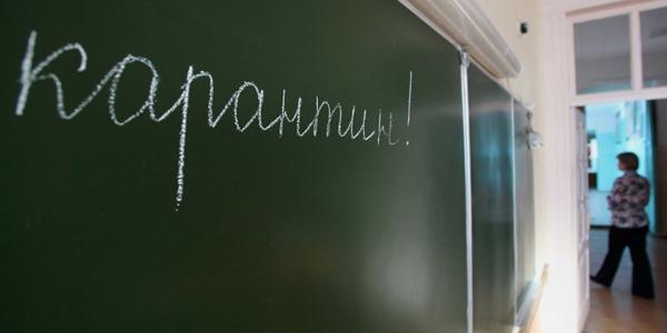 В Астрахани более 50 школ массово ушли на дистанционное обучение