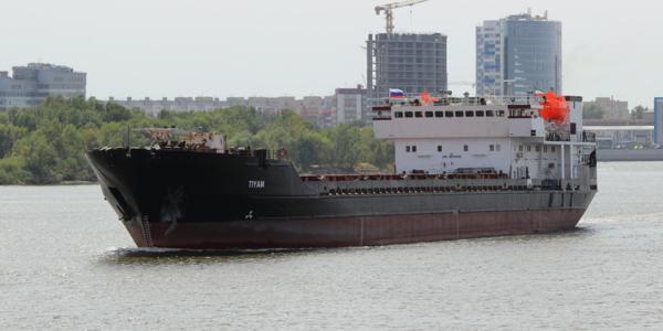 В Астраханской области два судна сели на мель в Волго-Каспийском канале