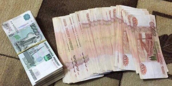 В Астрахани представитель турфирмы обманул двух женщин на 600 тысяч рублей