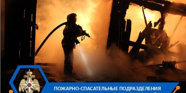 В Камызякском районе произошло возгорание бани на площади 220 кв.м