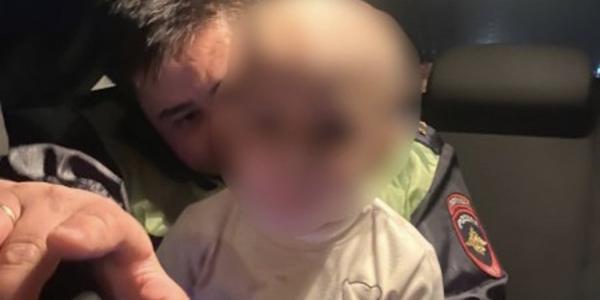 В Астраханской области ночью нашли трехлетнего мальчика на трассе в Приволжском районе