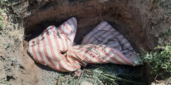 В Ахтубинске нашли тело 46-летней женщины в яме со строительным мусором