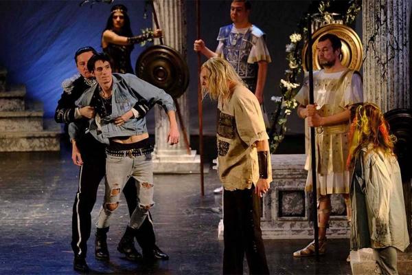 На сцене Астраханского Драматического театра вечная история о Любви. Астраханцы увидят "Сон в зимнюю ночь".
