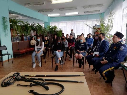 В Володарском районе Астраханской области немало внимания уделяют историко-патриотическому воспитанию школьников.