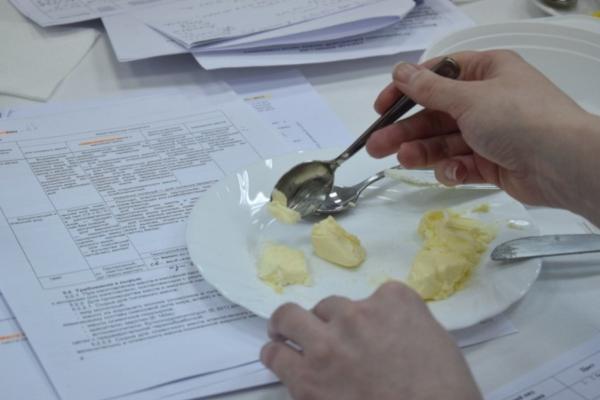 В Астраханской области учащихся и детей дошкольных учреждений кормили некачественной молочной продукцией 