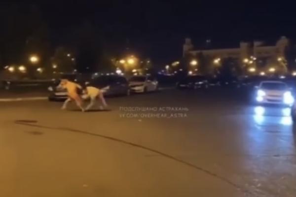 В Астрахани единорог врезался в машину