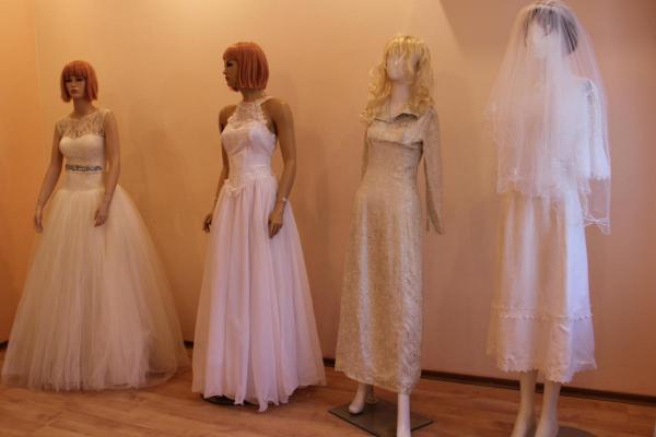 Знаменский ЗАГС встречал гостей выставкой свадебных нарядов в честь праздника Покрова