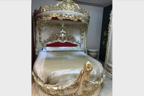 Астраханцам предлагают купить кровать за 200 тысяч рублей