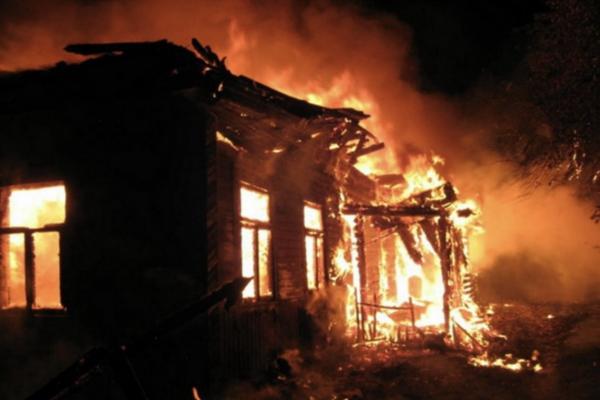 В Астраханской области в огне погибли 6-летний ребёнок и две женщины