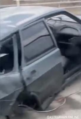 В  Астрахани в аварии смяло заднюю часть автомобиля, вылетевшего на встречку