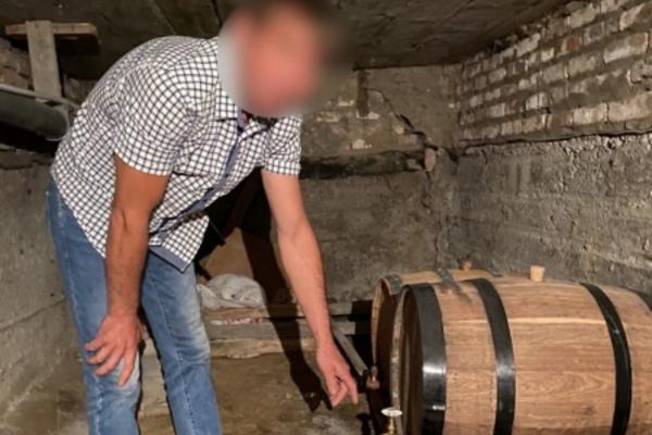 Астраханец, укравший 40 литров самогона и мотоблок, задержан полицейскими