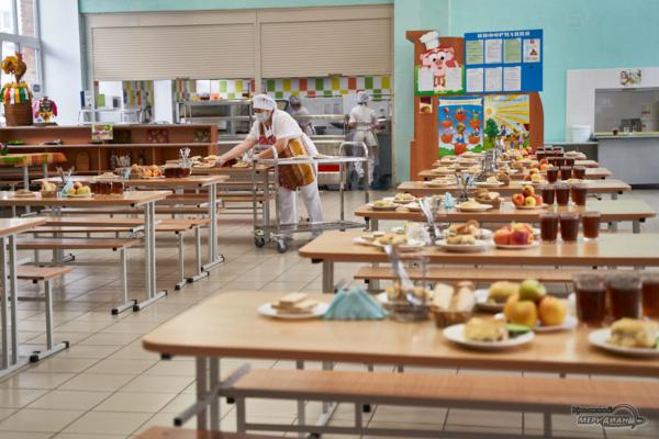 В Астраханской области проверили питание детей в образовательных и лечебных учреждениях