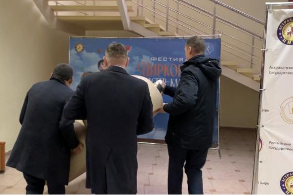 В Астрахани депутат областной думы подарил цирку медведя