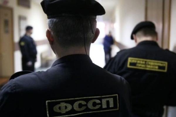 В Астрахани судебные приставы арестовали новую дачу женщины за миллионный долг