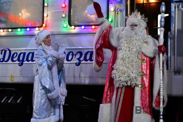В Астрахань сказочный поезд Деда Мороза прибывает 15 декабря 