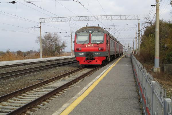 В Астраханской области пригородные поезда перешли на новый график движения