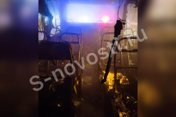 В Астрахани загорелся автобус у поста ГАИ в микрорайоне имени Бабаевского 