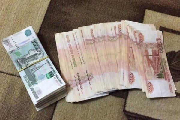 В Астрахани представитель турфирмы обманул двух женщин на 600 тысяч рублей