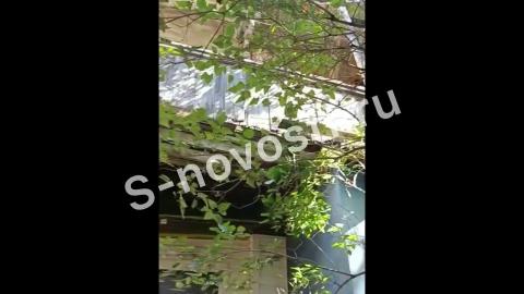 Embedded thumbnail for В Астрахани при обрушении балкона в Кировском районе пострадала 59-летняя женщина