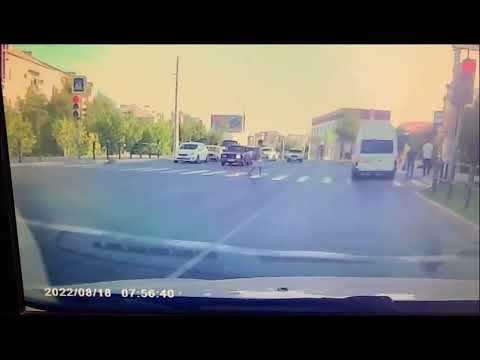 Embedded thumbnail for В Астрахани лихач едва не сбил пешеходов на переходе